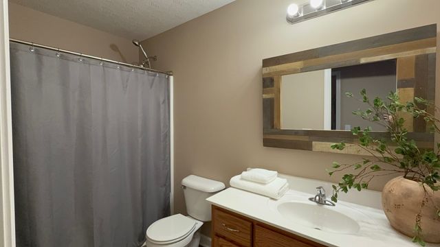597 Long Creek Rd, Lafayette, TN 37083