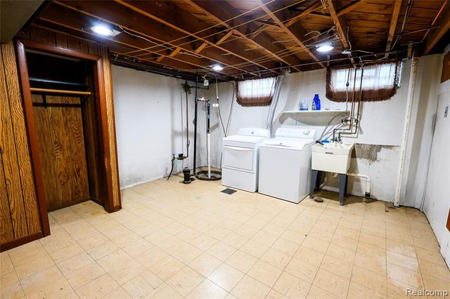 23776 Vassar Avenue, Hazel Park, MI 48030