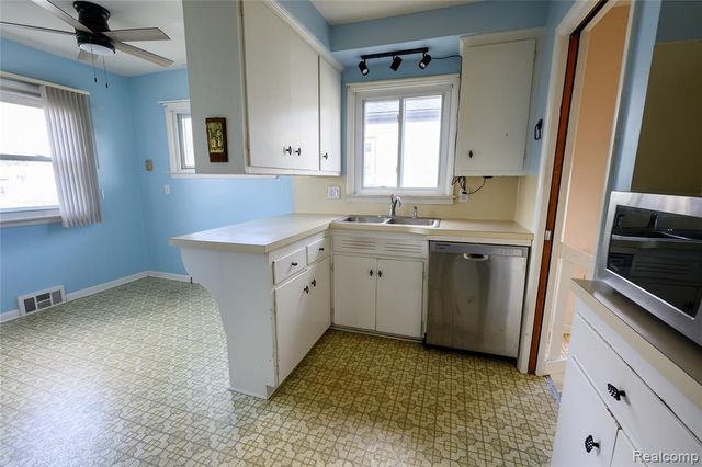 23776 Vassar Avenue, Hazel Park, MI 48030