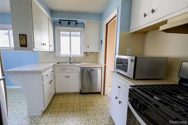 23776 Vassar Avenue, Hazel Park, MI 48030