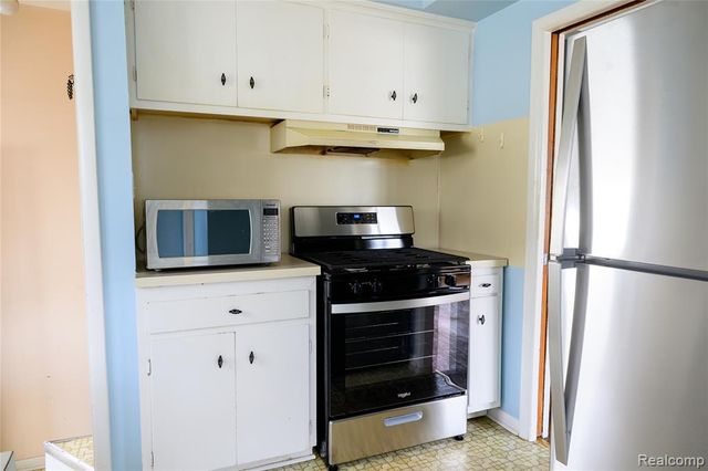 23776 Vassar Avenue, Hazel Park, MI 48030