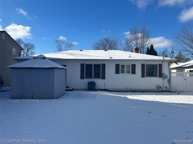 1337 Carolina Avenue, Marysville, MI 48040