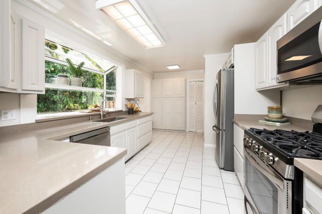 910 Folkstone Avenue, San Mateo, CA 94402