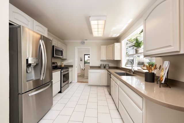 910 Folkstone Avenue, San Mateo, CA 94402