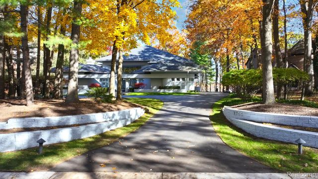 1744 Heron Ridge Drive, Bloomfield Hills, MI 48302