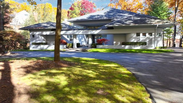 1744 Heron Ridge Drive, Bloomfield Hills, MI 48302