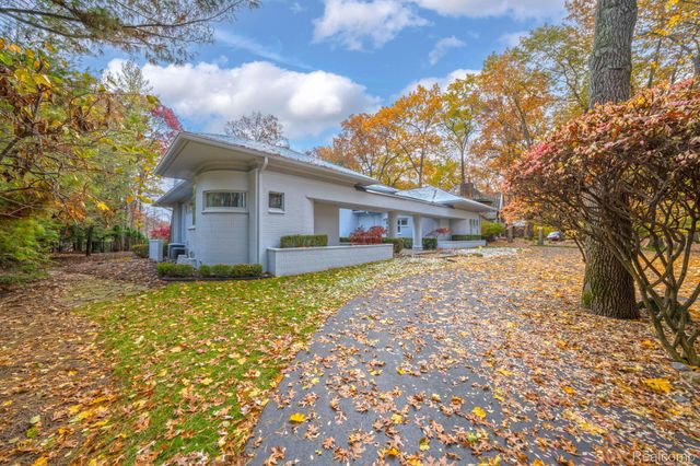 1744 Heron Ridge Drive, Bloomfield Hills, MI 48302