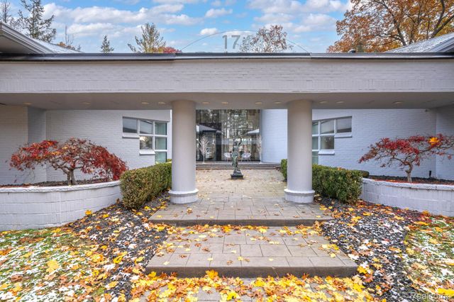 1744 Heron Ridge Drive, Bloomfield Hills, MI 48302