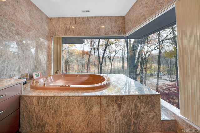 1744 Heron Ridge Drive, Bloomfield Hills, MI 48302