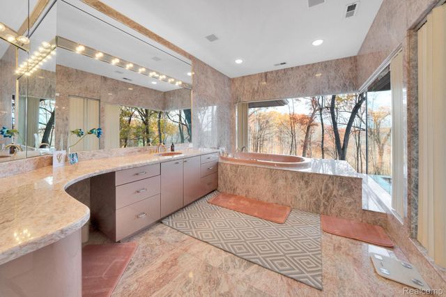 1744 Heron Ridge Drive, Bloomfield Hills, MI 48302