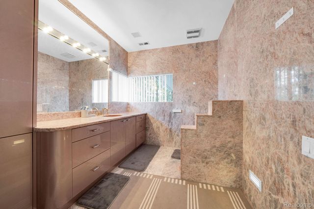 1744 Heron Ridge Drive, Bloomfield Hills, MI 48302