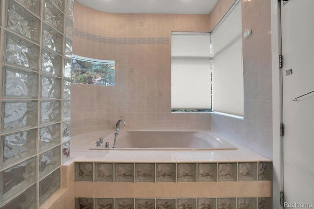 1744 Heron Ridge Drive, Bloomfield Hills, MI 48302