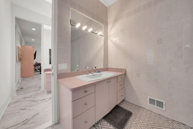 1744 Heron Ridge Drive, Bloomfield Hills, MI 48302