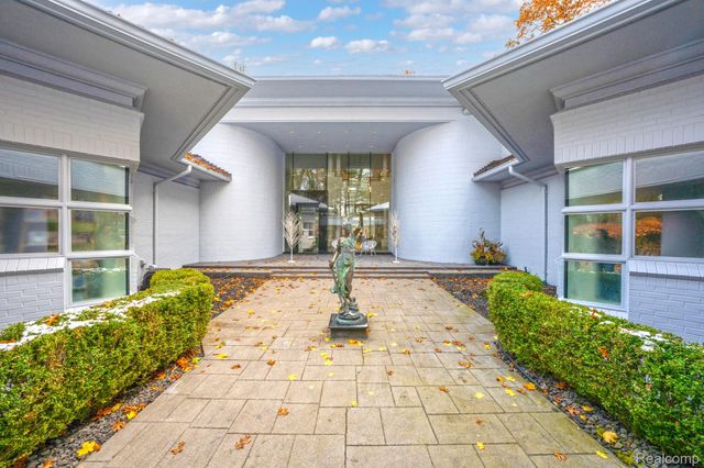 1744 Heron Ridge Drive, Bloomfield Hills, MI 48302