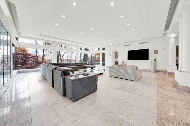 1744 Heron Ridge Drive, Bloomfield Hills, MI 48302