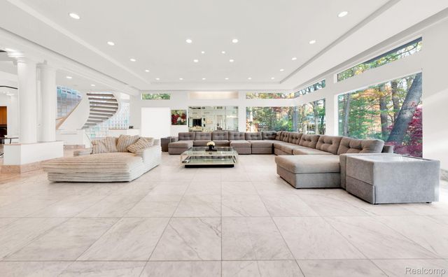 1744 Heron Ridge Drive, Bloomfield Hills, MI 48302