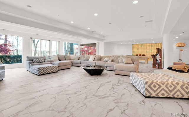 1744 Heron Ridge Drive, Bloomfield Hills, MI 48302