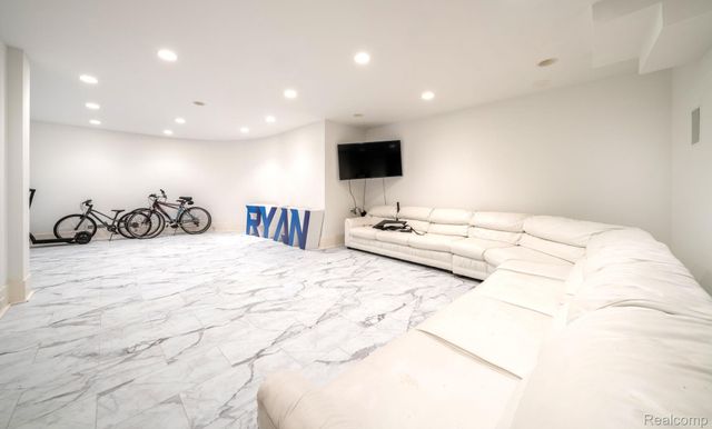 1744 Heron Ridge Drive, Bloomfield Hills, MI 48302