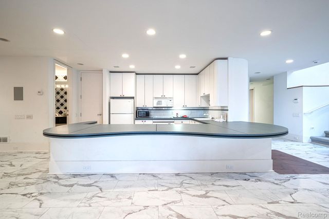 1744 Heron Ridge Drive, Bloomfield Hills, MI 48302