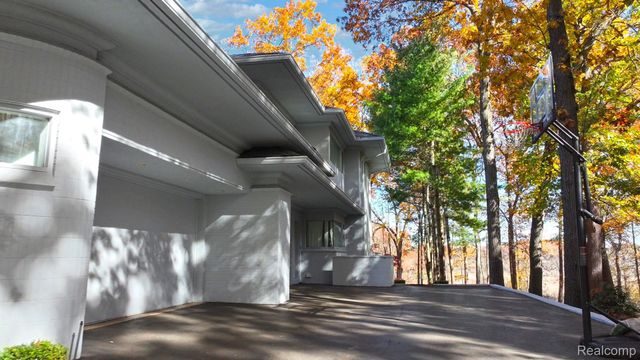 1744 Heron Ridge Drive, Bloomfield Hills, MI 48302