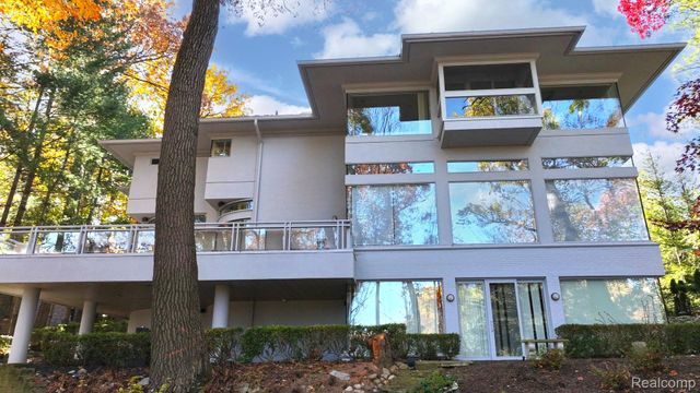 1744 Heron Ridge Drive, Bloomfield Hills, MI 48302