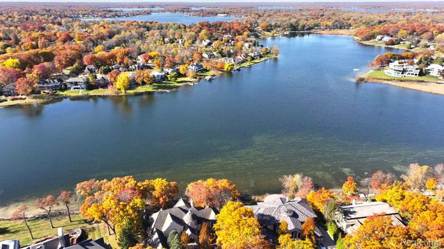 1744 Heron Ridge Drive, Bloomfield Hills, MI 48302