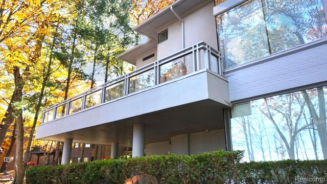 1744 Heron Ridge Drive, Bloomfield Hills, MI 48302