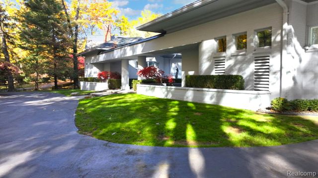 1744 Heron Ridge Drive, Bloomfield Hills, MI 48302