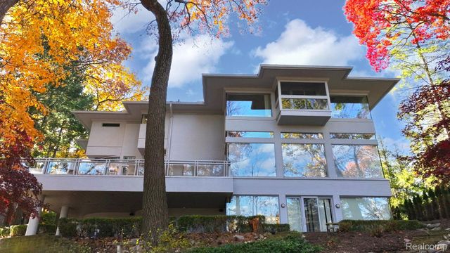 1744 Heron Ridge Drive, Bloomfield Hills, MI 48302