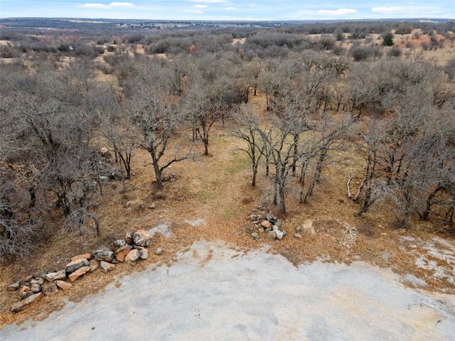 513 Palomino Court, Runaway Bay, TX 76426