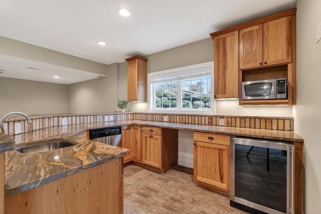 1226 Wenzel Way, Waunakee, WI 53597