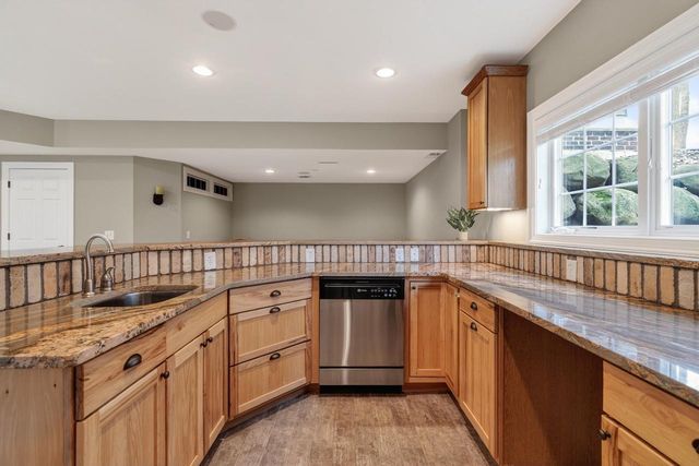 1226 Wenzel Way, Waunakee, WI 53597