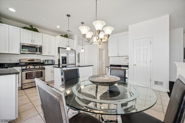 15 Republic Row, Franklin Twp., NJ 08873