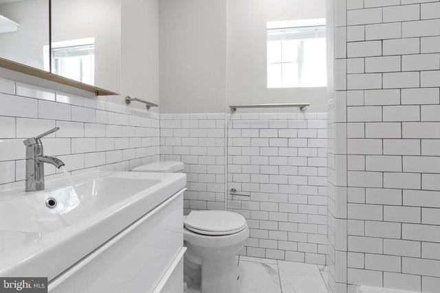 1602 S LECOUNT ST, Philadelphia, PA 19145