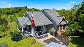 389 GROVE FARM LN, Martinsburg, WV 25404