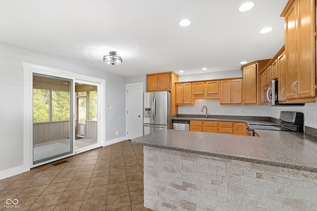 6686 Woodcrest Drive, Avon, IN 46123