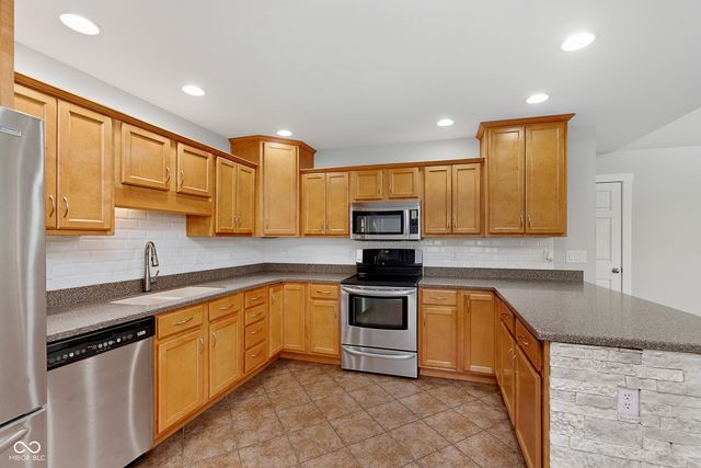 6686 Woodcrest Drive, Avon, IN 46123