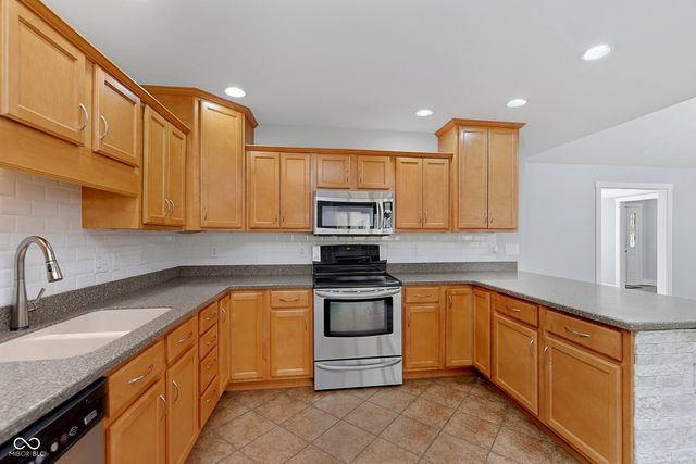 6686 Woodcrest Drive, Avon, IN 46123