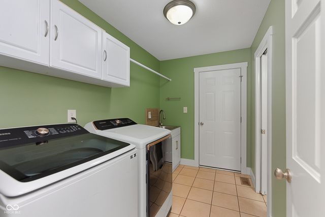 6686 Woodcrest Drive, Avon, IN 46123