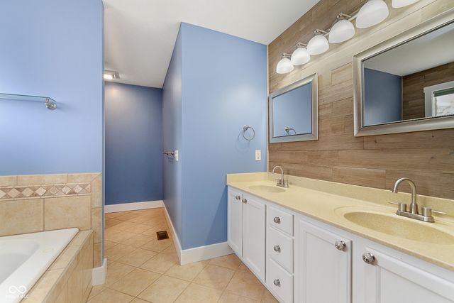 6686 Woodcrest Drive, Avon, IN 46123