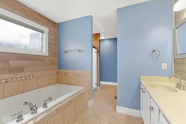 6686 Woodcrest Drive, Avon, IN 46123