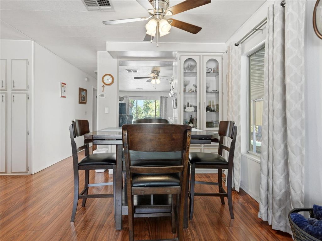 Image 12 of property listing at 39678 Rd 425b #16, Oakhurst, CA 93644