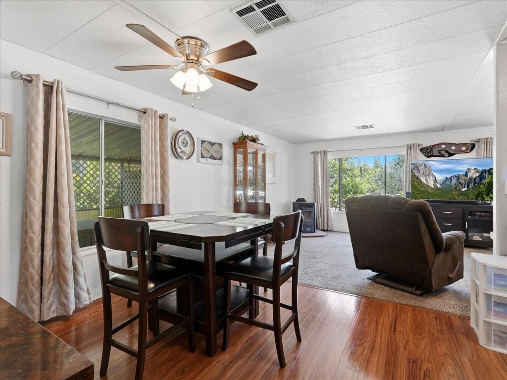 Image 14 of property listing at 39678 Rd 425b #16, Oakhurst, CA 93644