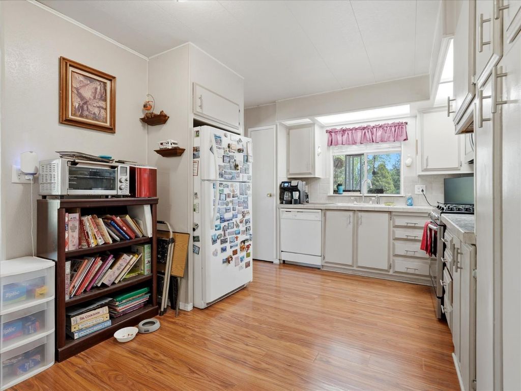 Image 16 of property listing at 39678 Rd 425b #16, Oakhurst, CA 93644