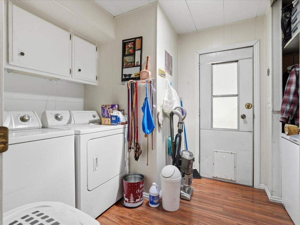Image 19 of property listing at 39678 Rd 425b #16, Oakhurst, CA 93644