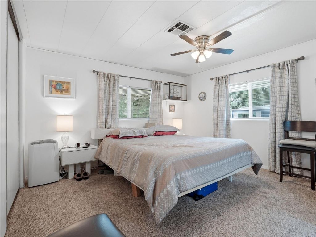 Image 22 of property listing at 39678 Rd 425b #16, Oakhurst, CA 93644