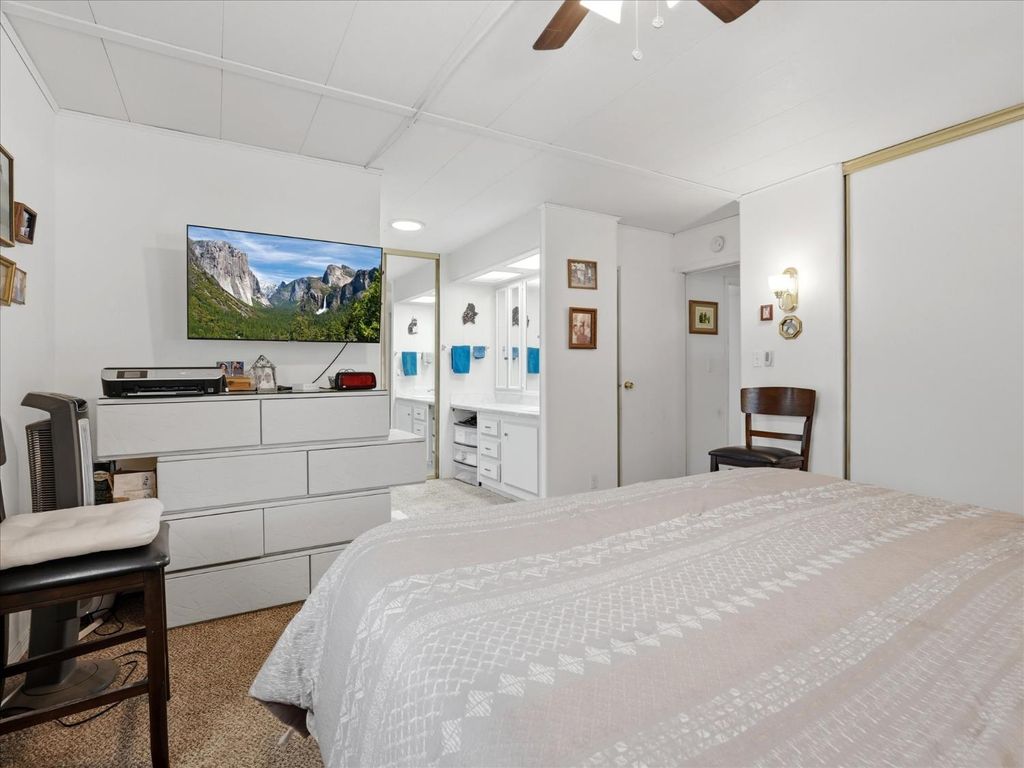Image 23 of property listing at 39678 Rd 425b #16, Oakhurst, CA 93644