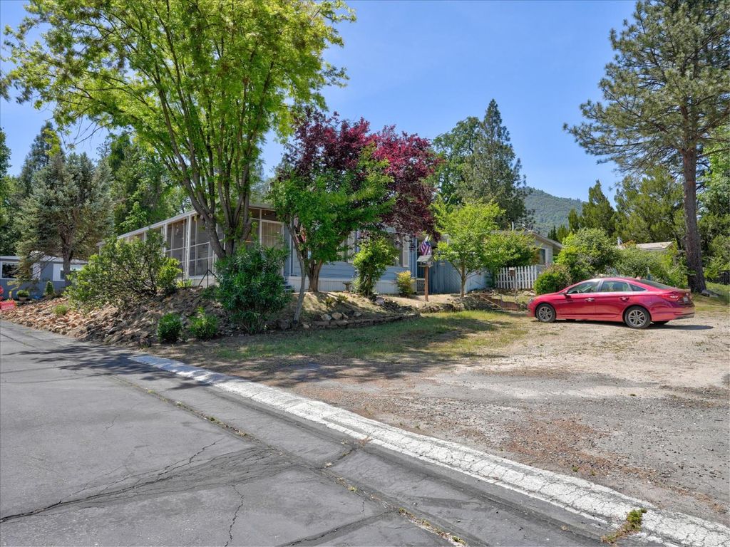 Image 26 of property listing at 39678 Rd 425b #16, Oakhurst, CA 93644