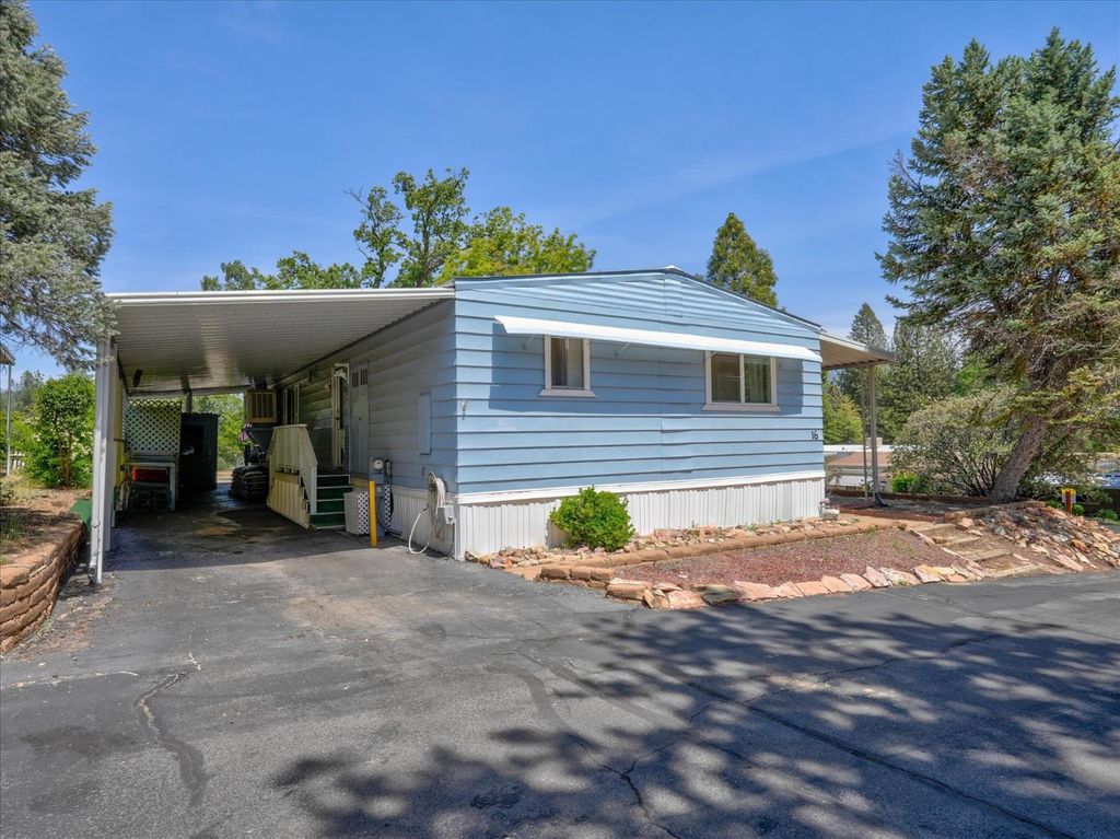 Image 3 of property listing at 39678 Rd 425b #16, Oakhurst, CA 93644
