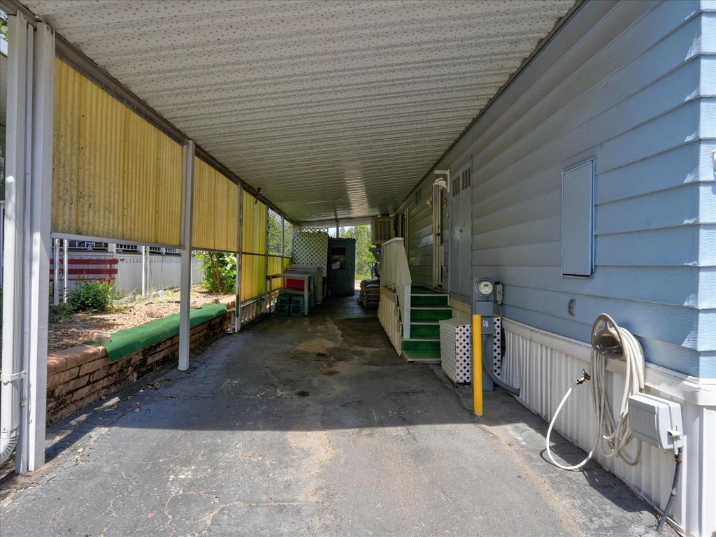 Image 4 of property listing at 39678 Rd 425b #16, Oakhurst, CA 93644